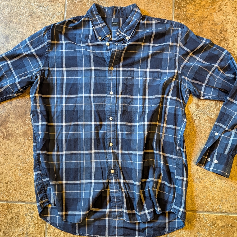 Uniqlo Blue Plaid Casual Button Down Shirt